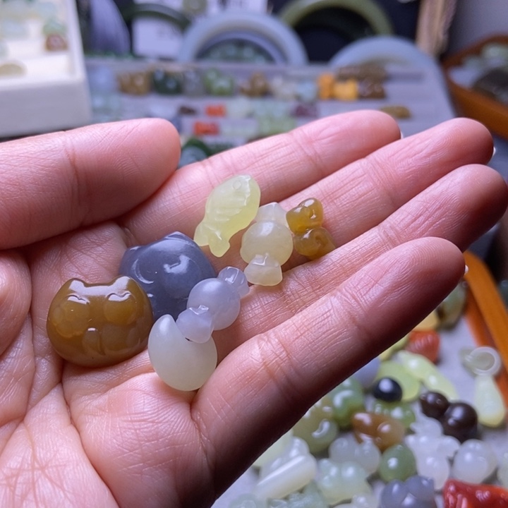 张***墨和田玉未镶嵌手链