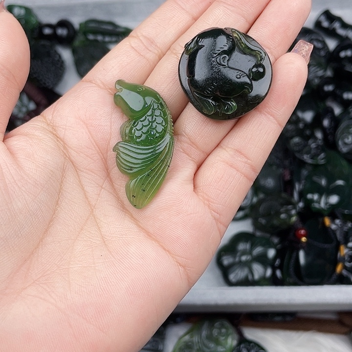 俊****蛇纹石玉未镶嵌手链