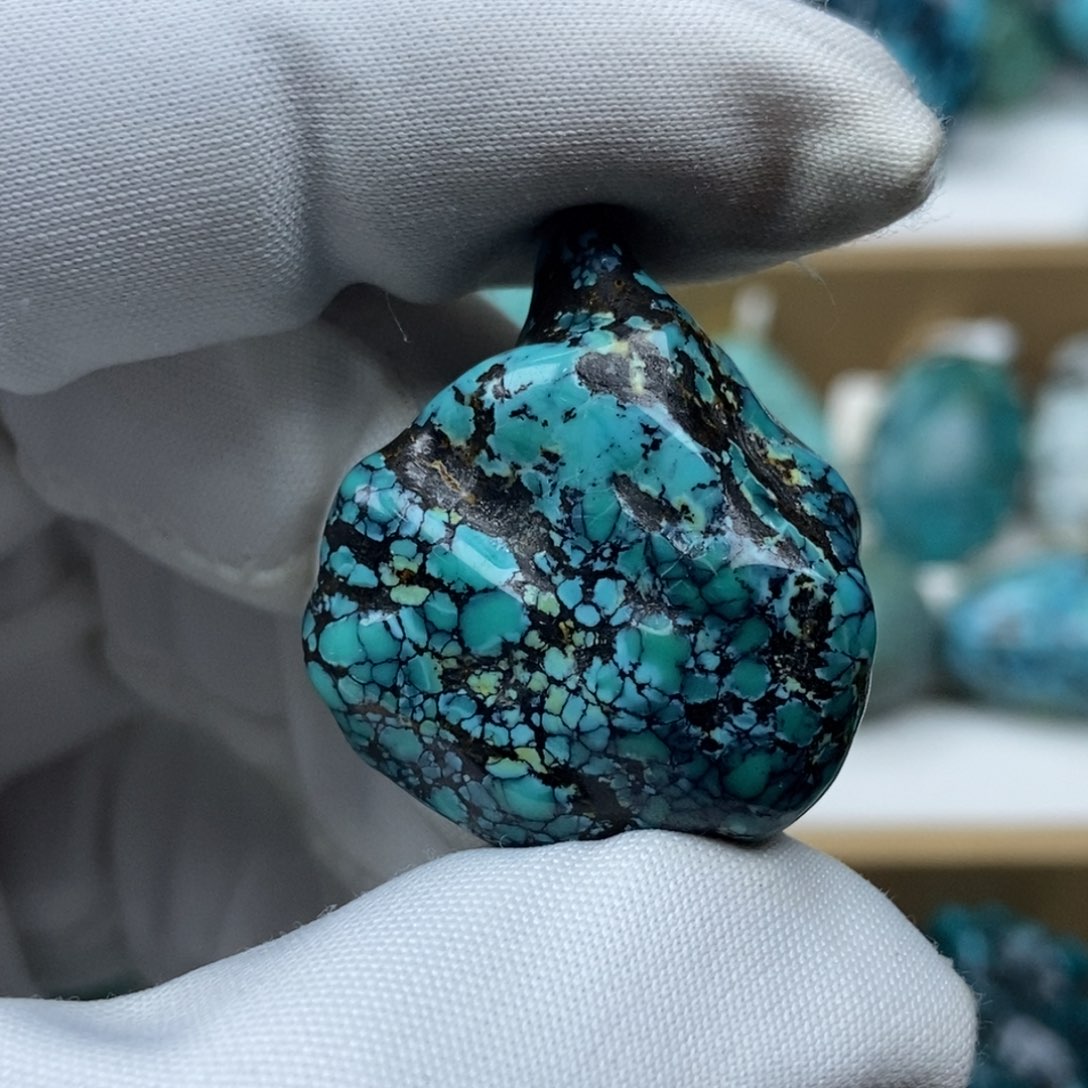 绿松石未镶嵌颈饰