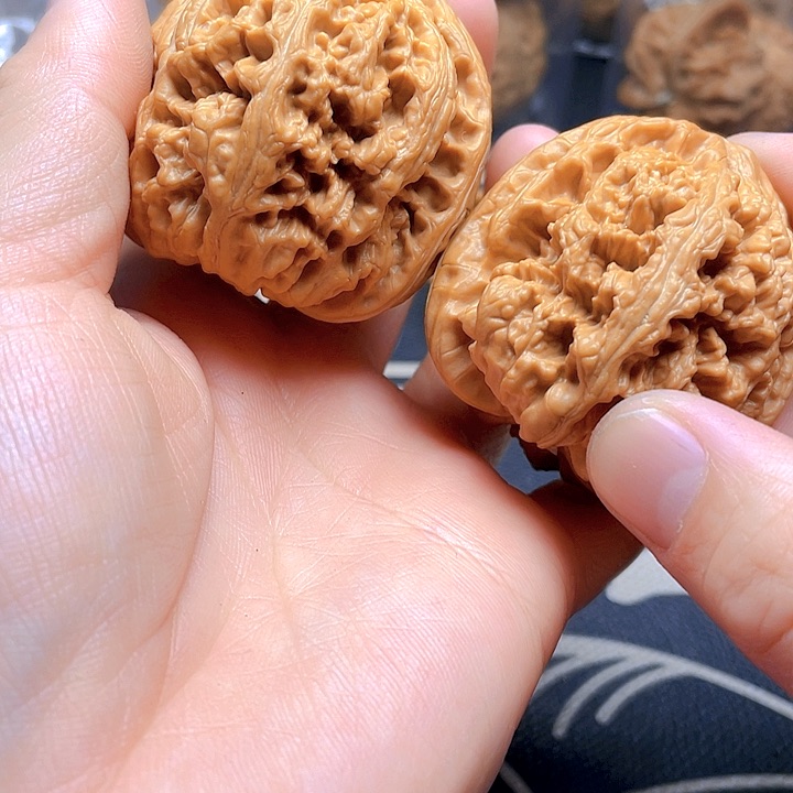 文玩核桃吊坠何**真平谷粗筋