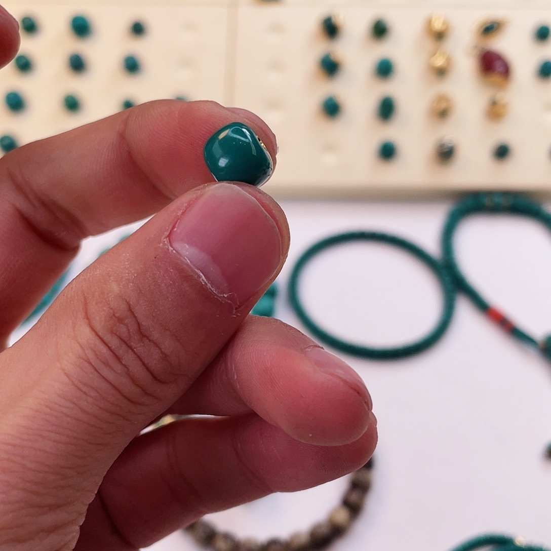 绿松石颈饰未镶嵌