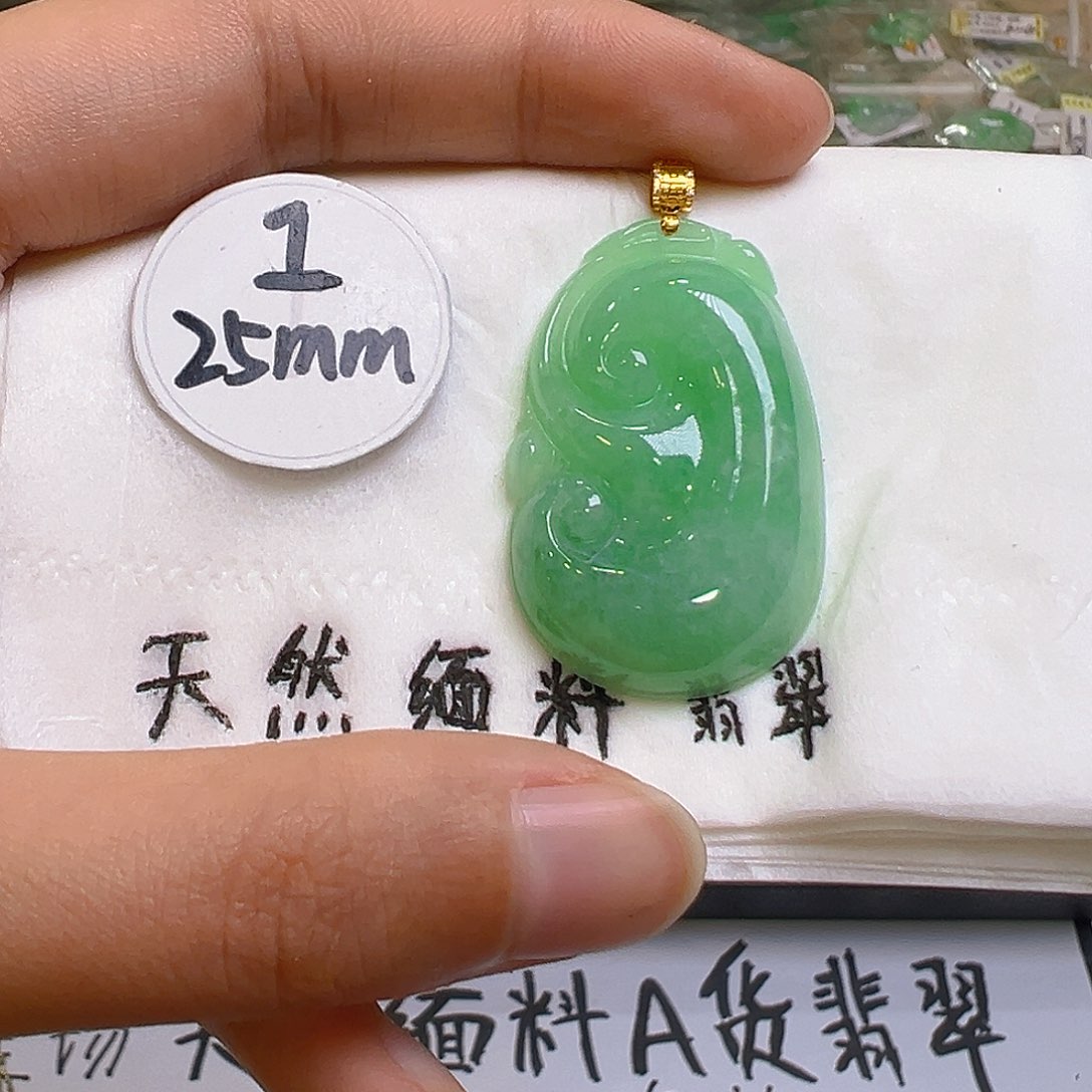 翡翠颈饰18K金镶嵌翡翠