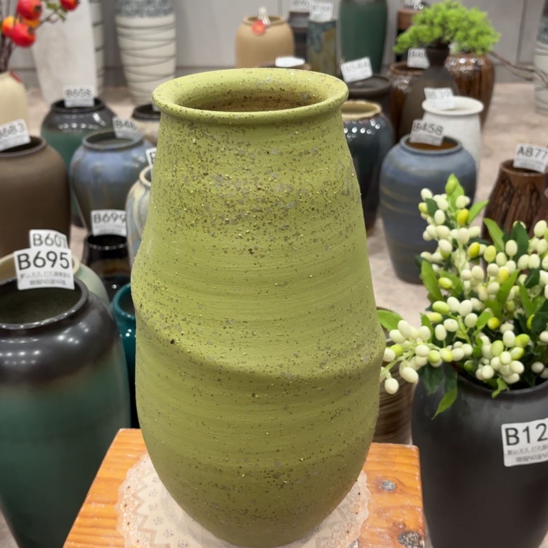 摆件景德镇陶瓷花瓶高33口9