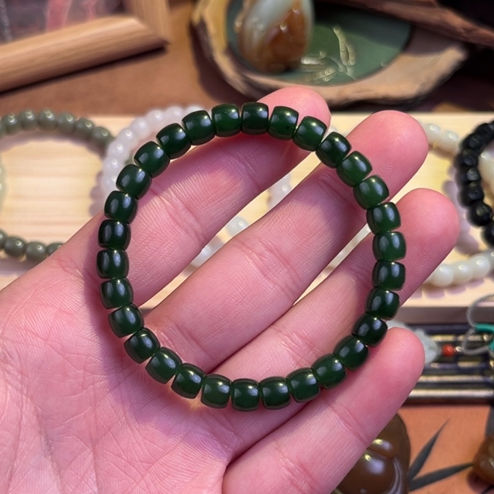 牛***鼎和田玉未镶嵌颈饰