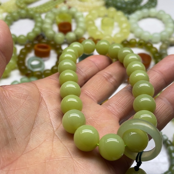 蛇纹石玉手持未镶嵌