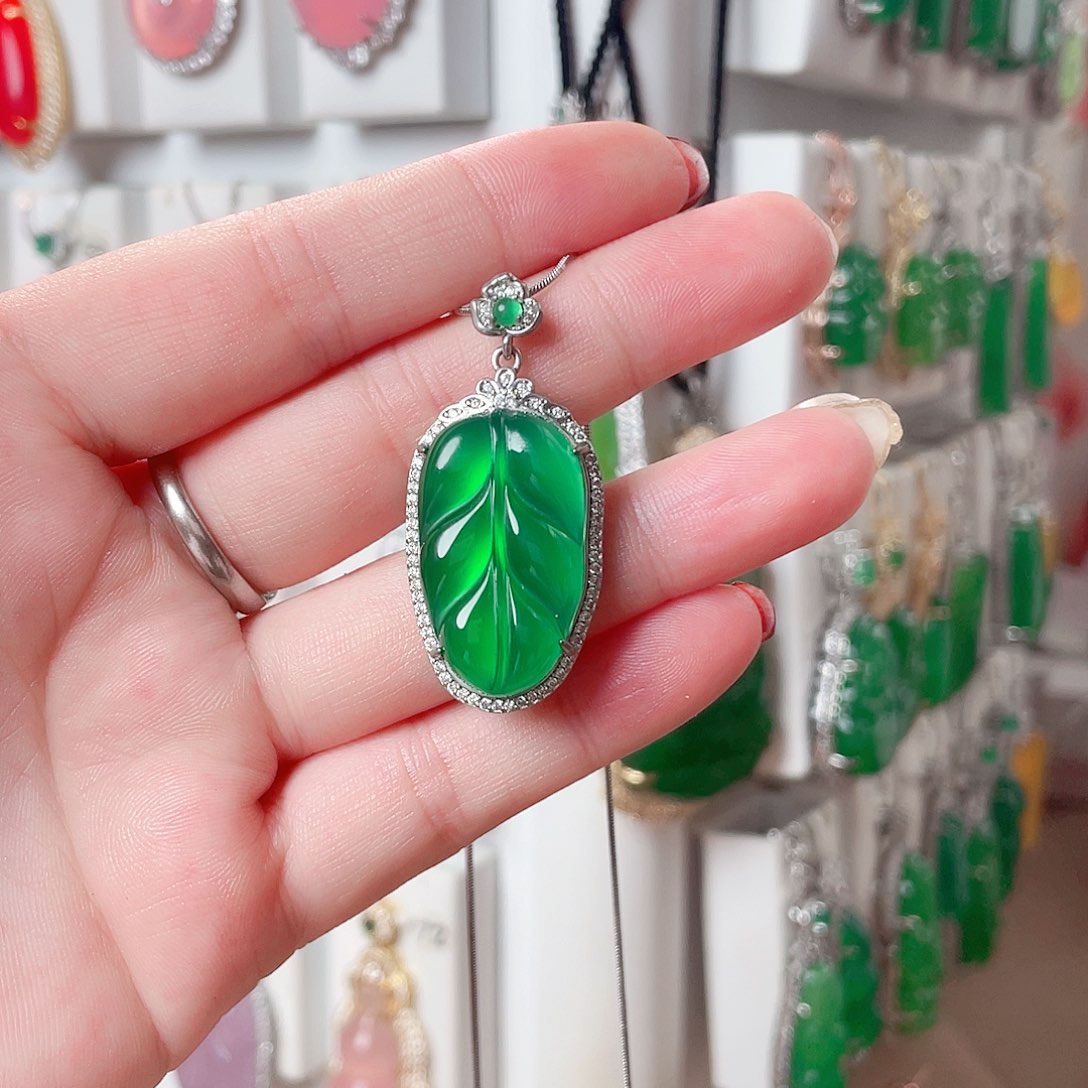 玛瑙/玉髓未镶嵌吊坠(赠链)