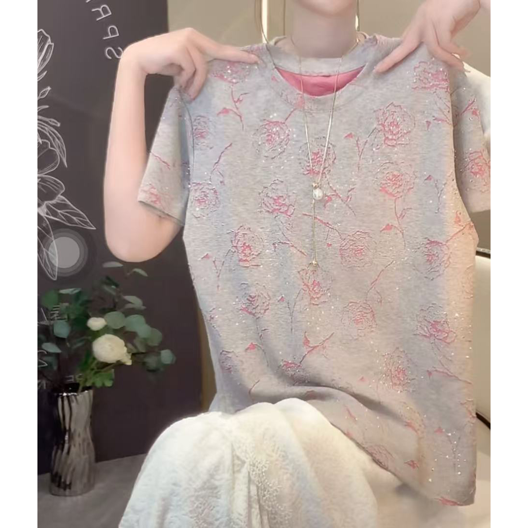 【绮可儿】夏季新款圆领短袖撞色玫瑰设计感小衫遮肉显瘦百搭上衣