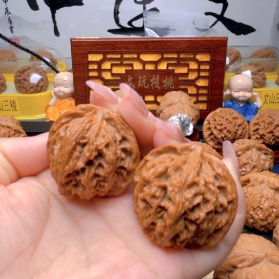 文玩核桃吊坠苹果园