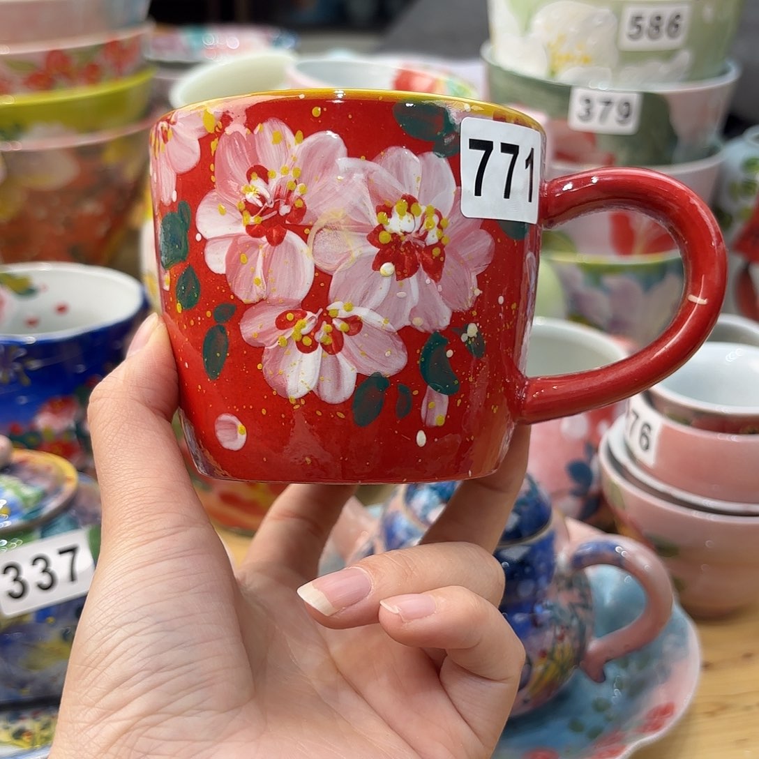 瓷片兔兔哈哈笑的