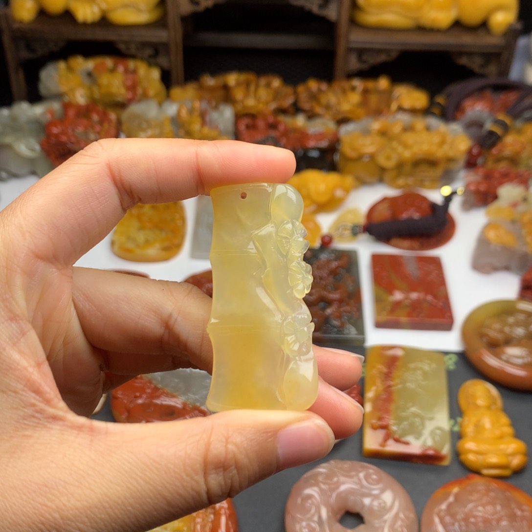 石英质玉（黄龙玉）挂件未镶嵌