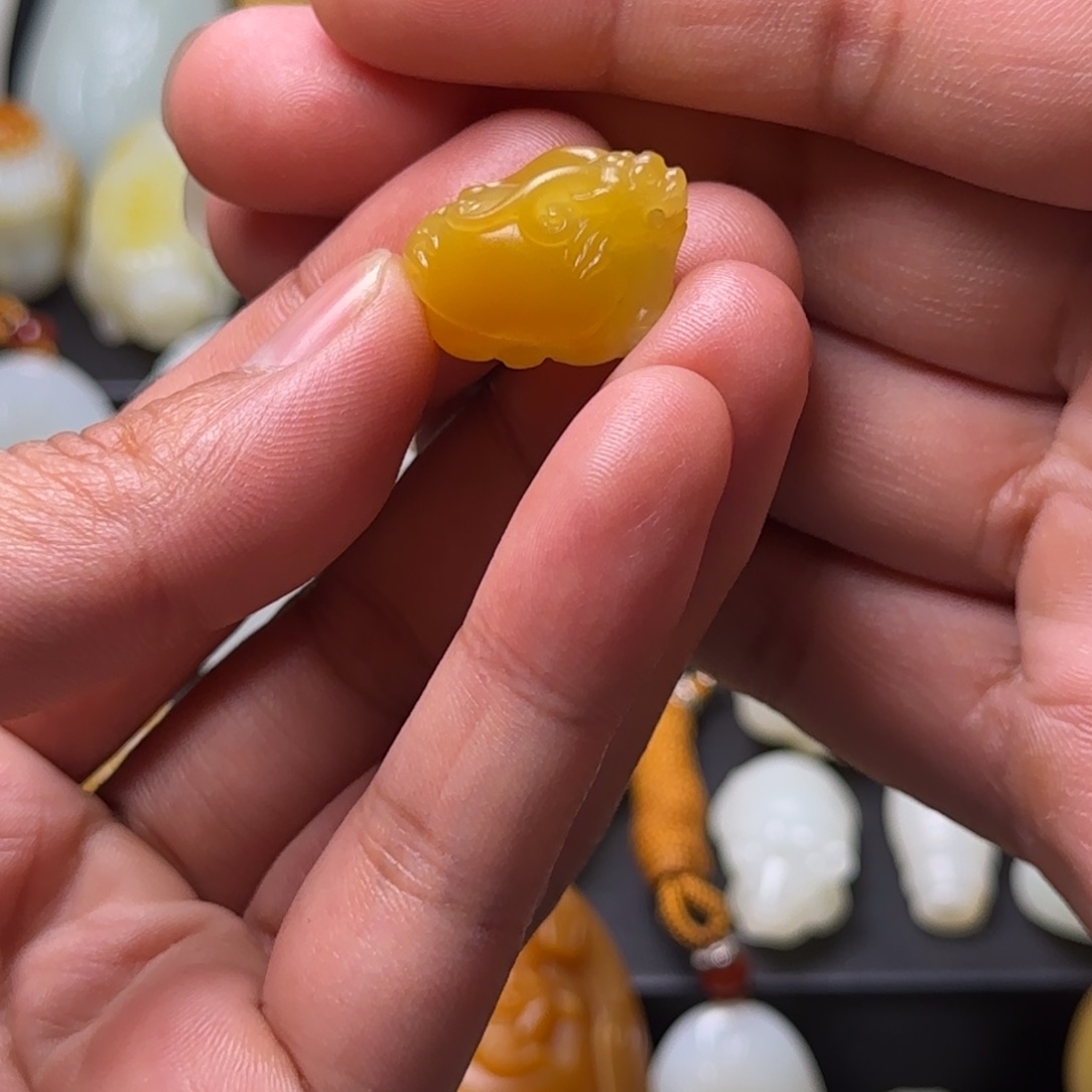 睢***心和田玉未镶嵌颈饰