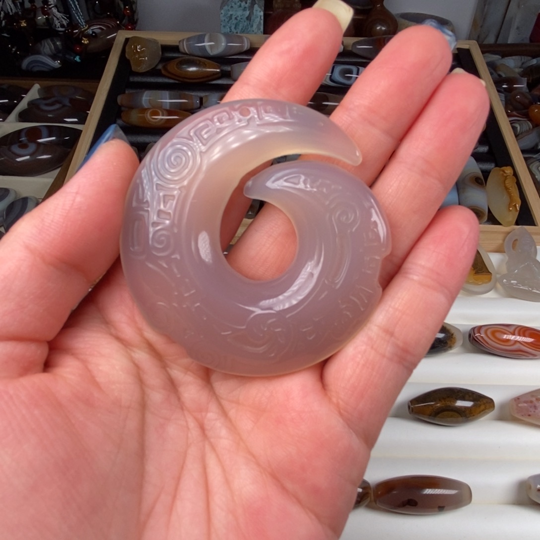 只***A玛瑙/玉髓未镶嵌玛瑙吊坠