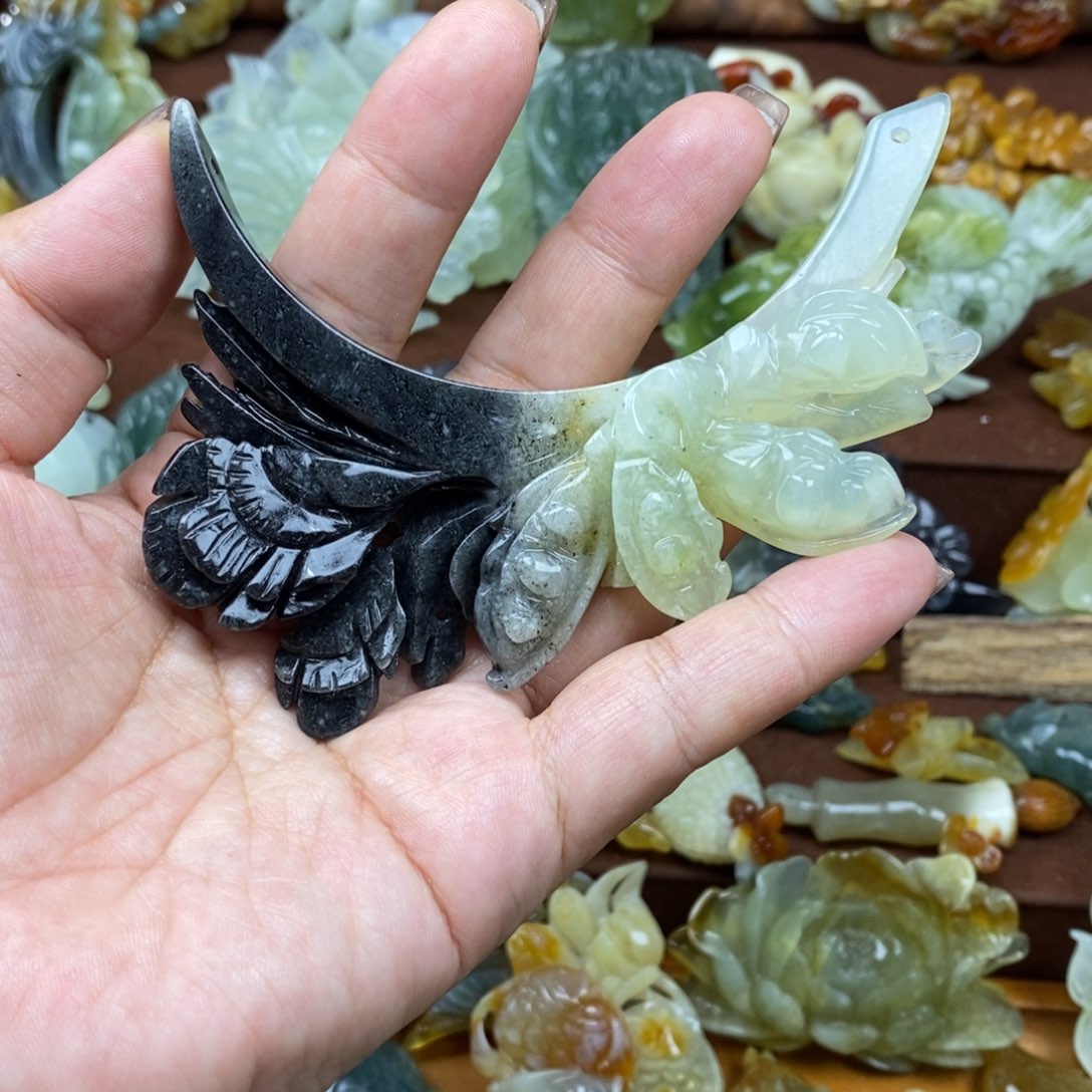 蛇纹石玉未镶嵌颈饰