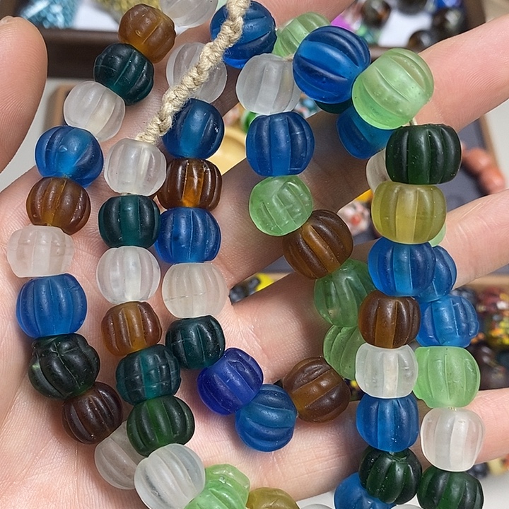 琉璃颈饰中号多彩瓜珠