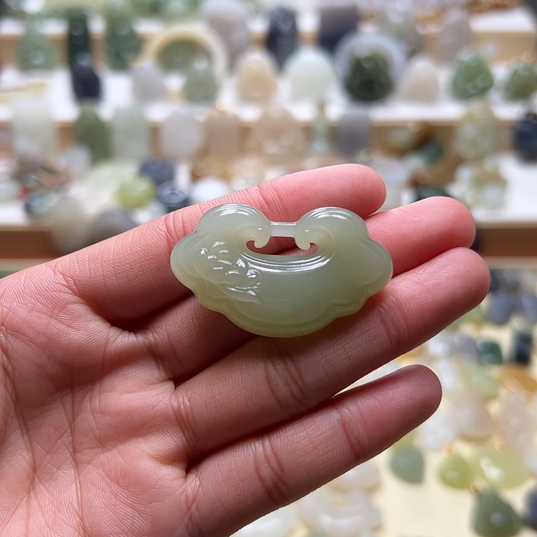 和田玉吊坠(赠链)未镶嵌绾*°