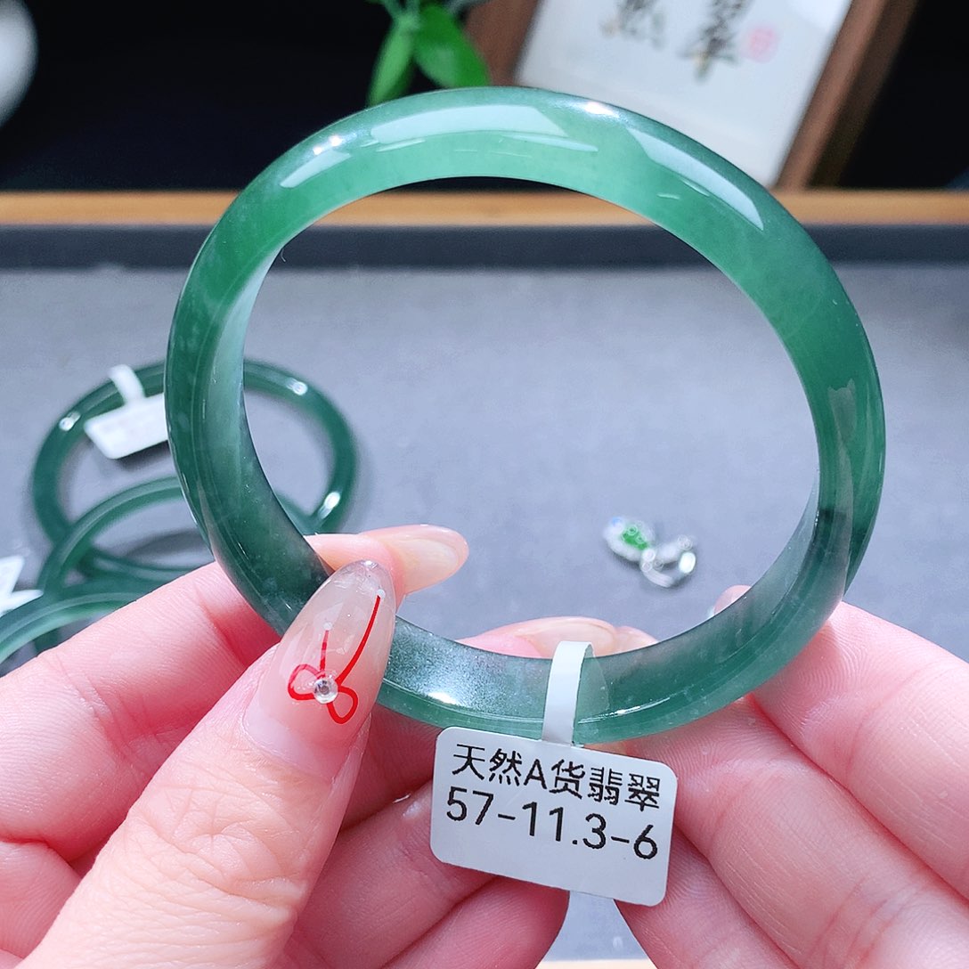 翡翠未镶嵌手镯（圆镯）