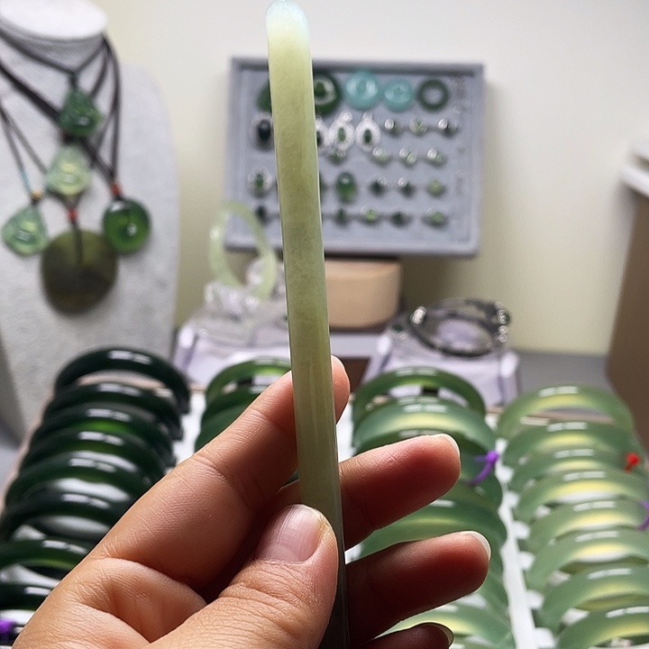 蛇纹石玉未镶嵌手镯
