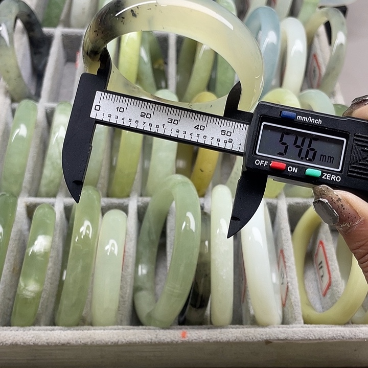 蛇纹石玉未镶嵌手镯99