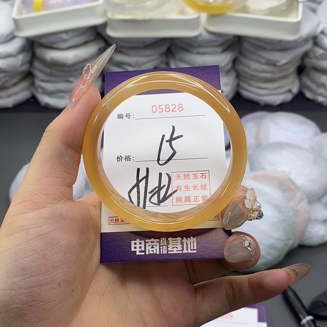 玛瑙/玉髓未镶嵌手镯5828