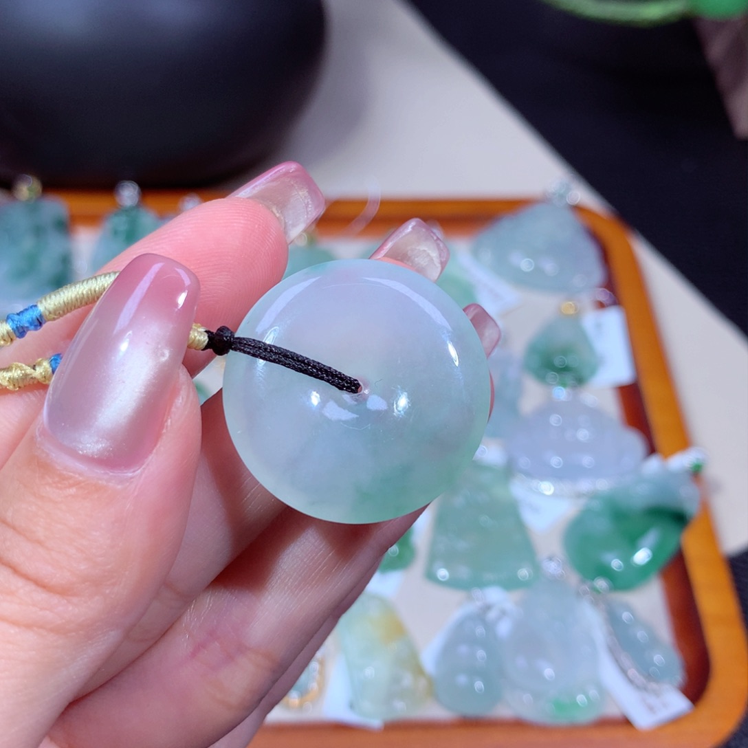 翡翠18K金镶嵌颈饰翡翠