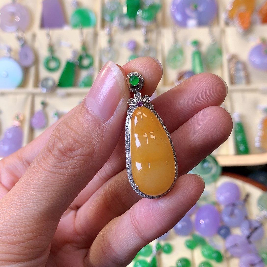 翡翠颈饰18K金镶嵌嘉*吊坠