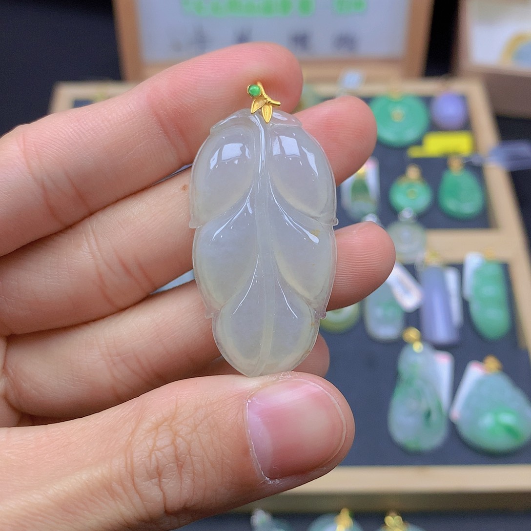 翡翠颈饰18K金镶嵌翡翠