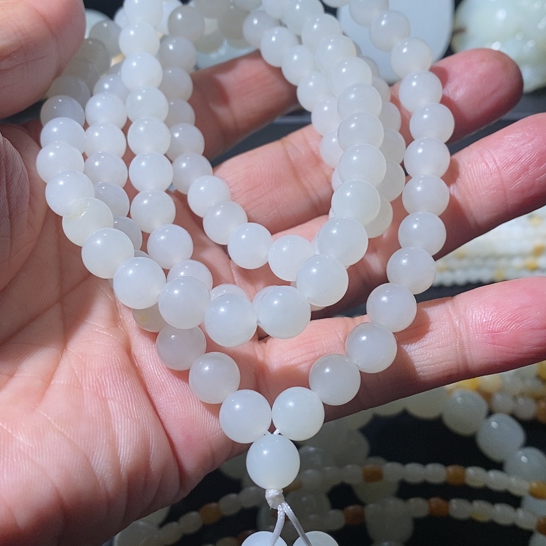 颈饰未镶嵌和田玉（白玉）鱼*