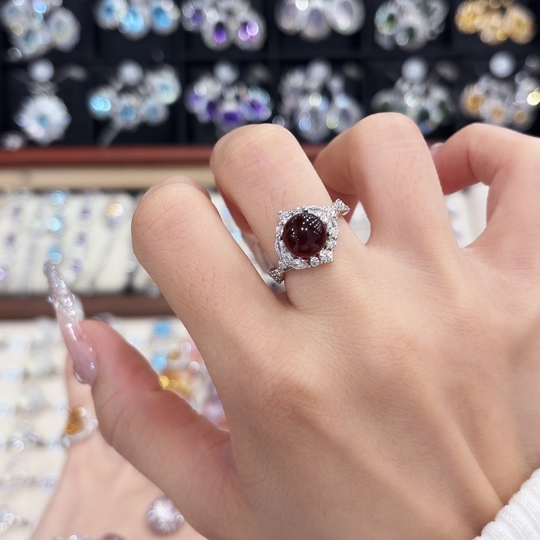 七***纱银S925镶嵌戒指石榴石