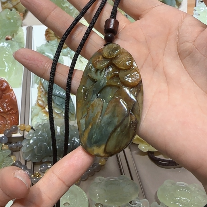 蛇纹石玉吊坠未镶嵌