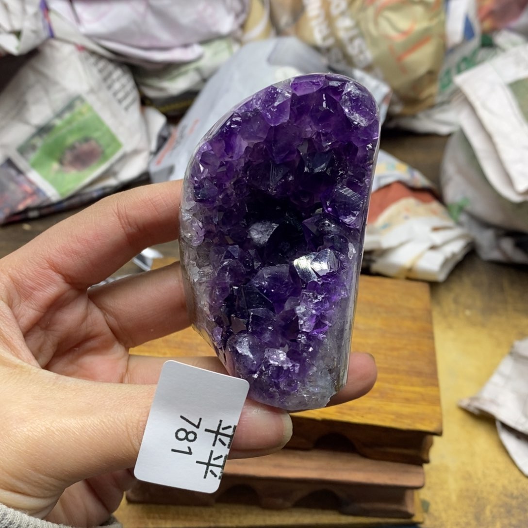 紫晶乌拉圭未镶嵌