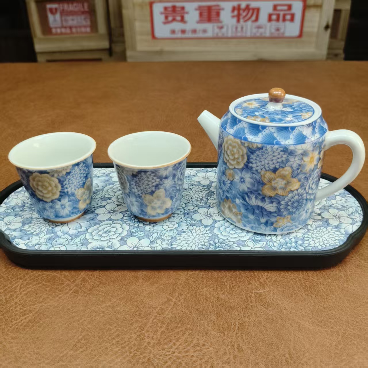 青花满花直身壶+2杯+盘-1910