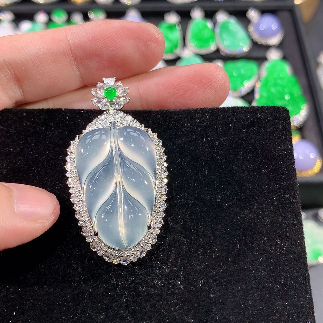 翡翠18K金镶嵌颈饰