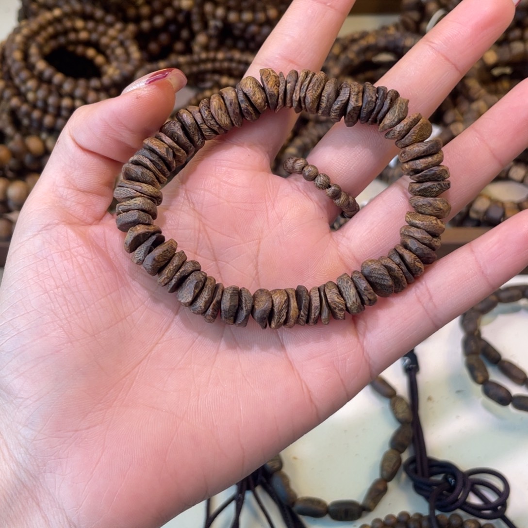 我***边沉香卡1.1沉水壳子单圈12.8克