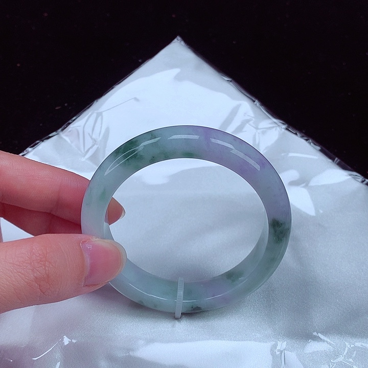 翡翠手镯未镶嵌翡翠