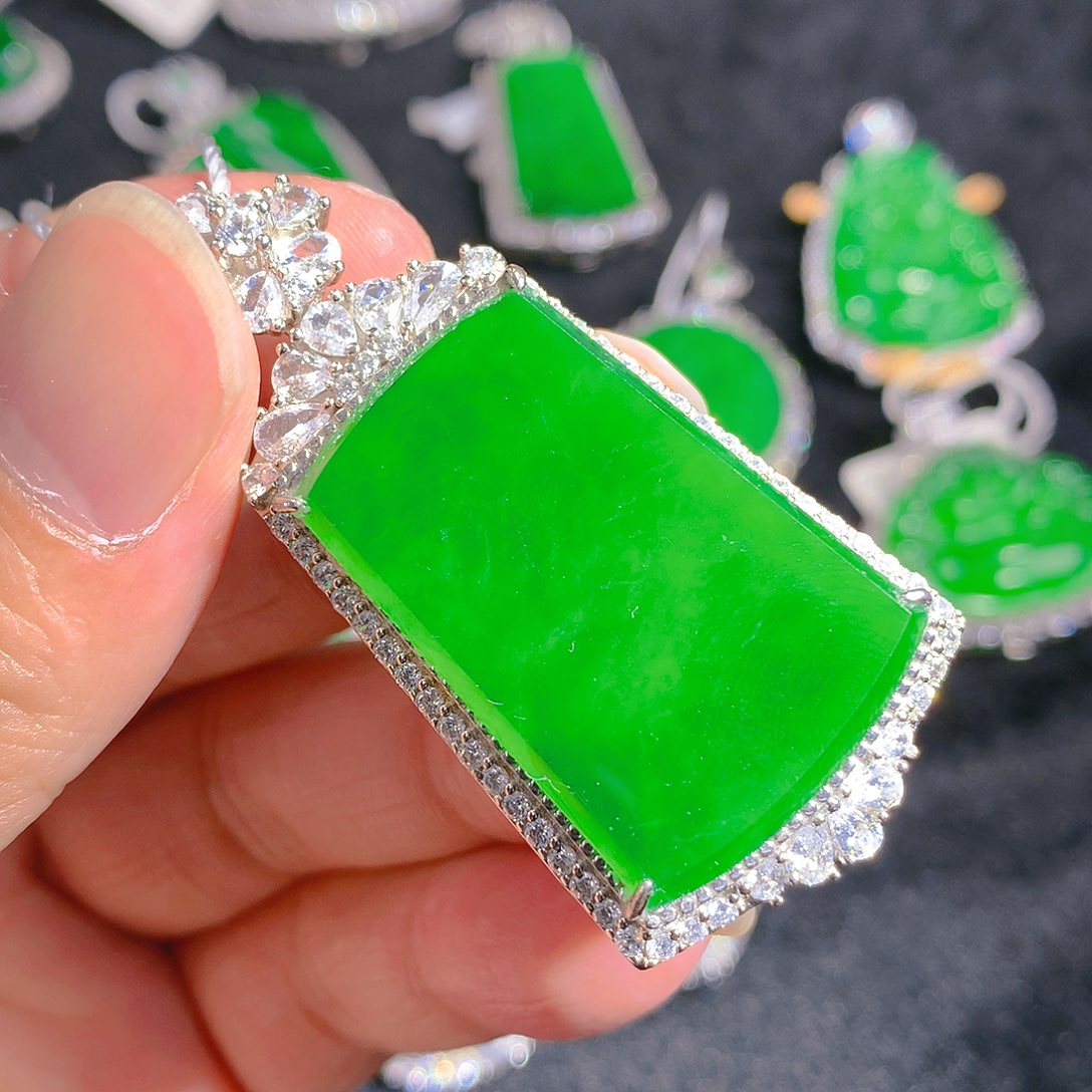 翡翠颈饰银S925镶嵌吊坠