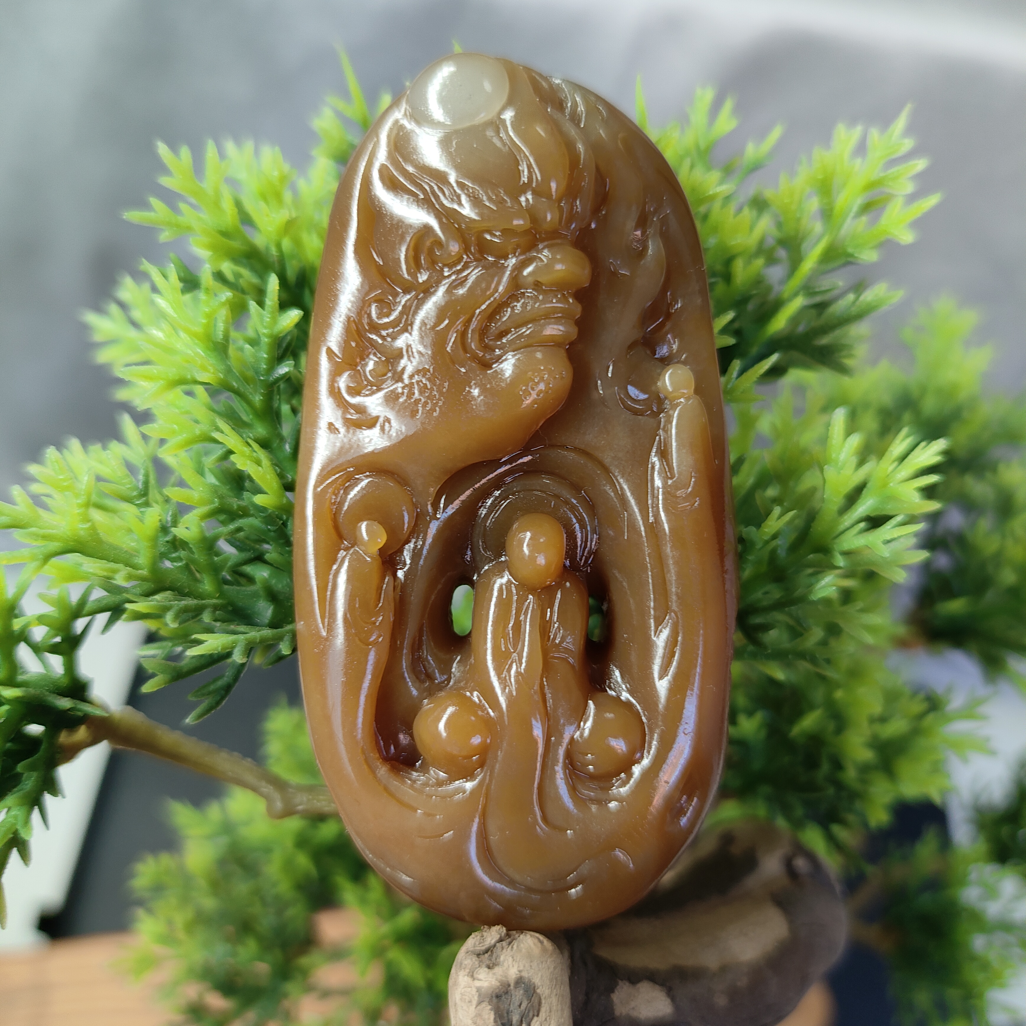 和田玉糖料佛魔一念糖色鲜艳细腻镂空雕刻神秘高级55.8g