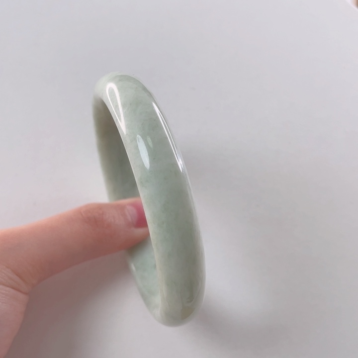 蓝田玉（蛇纹石化大理石玉）手镯未镶嵌要****?