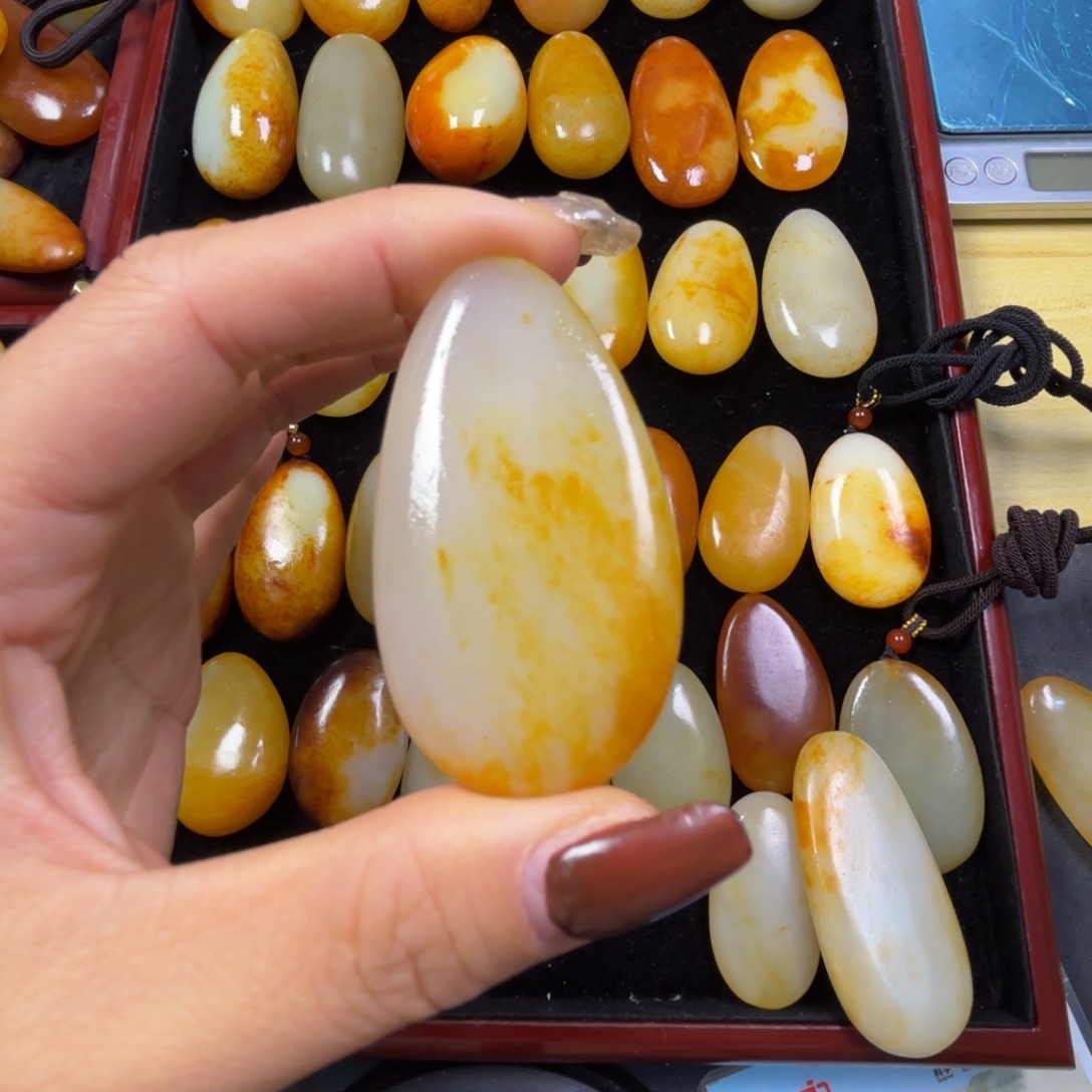 海***川和田玉未镶嵌颈饰