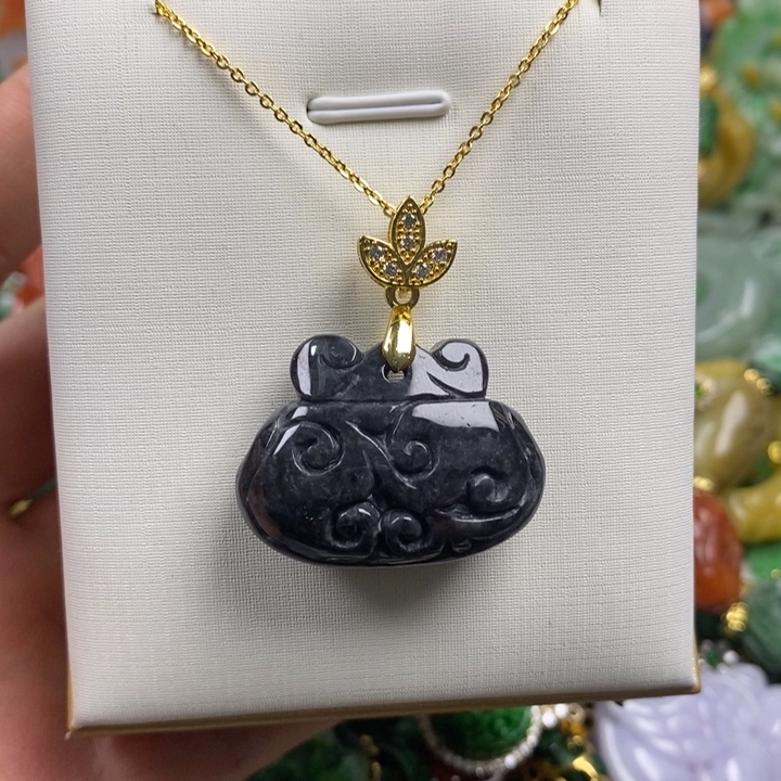 翡翠未镶嵌吊坠(赠链)