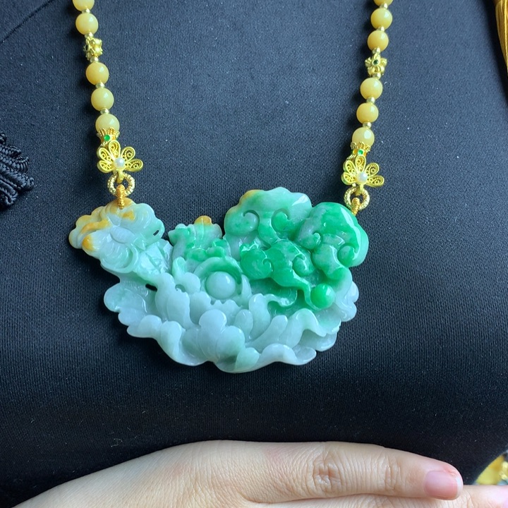 翡翠颈饰未镶嵌翡翠