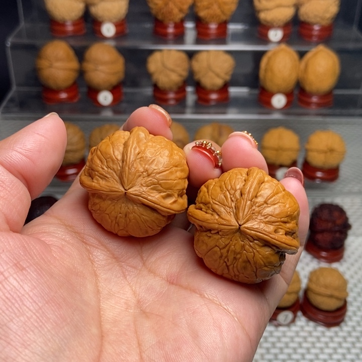 文玩核桃把件粗筋三棱8