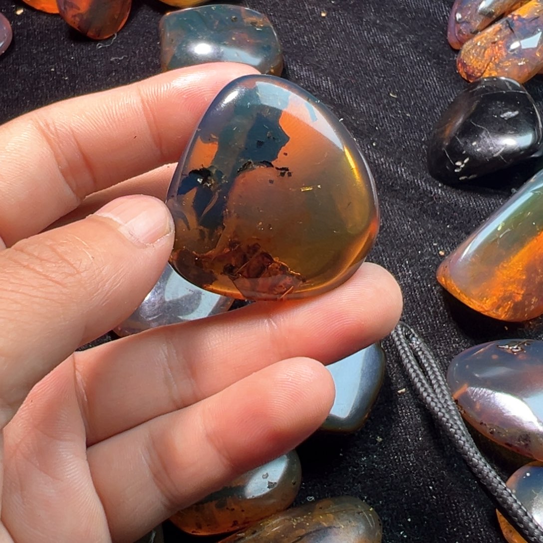 琥珀裸石未镶嵌吊坠