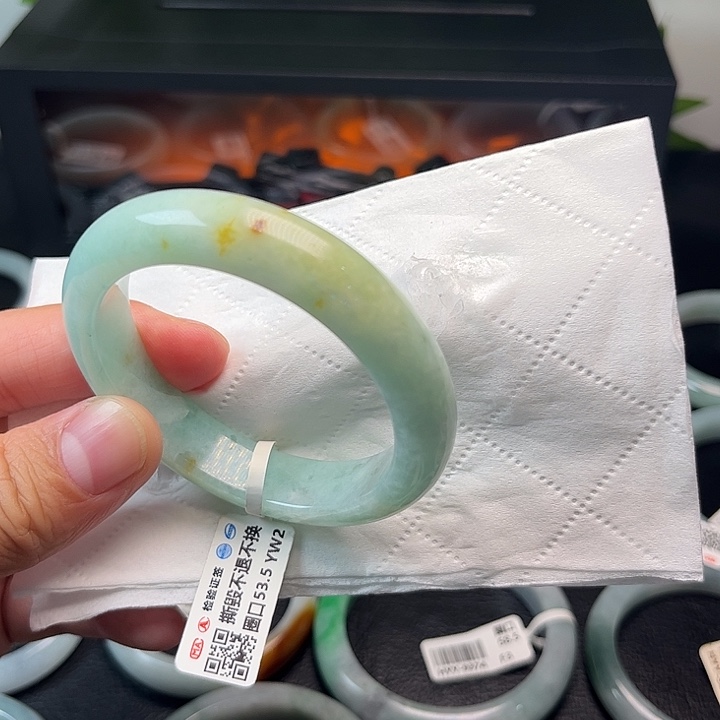 翡翠未镶嵌手镯手镯