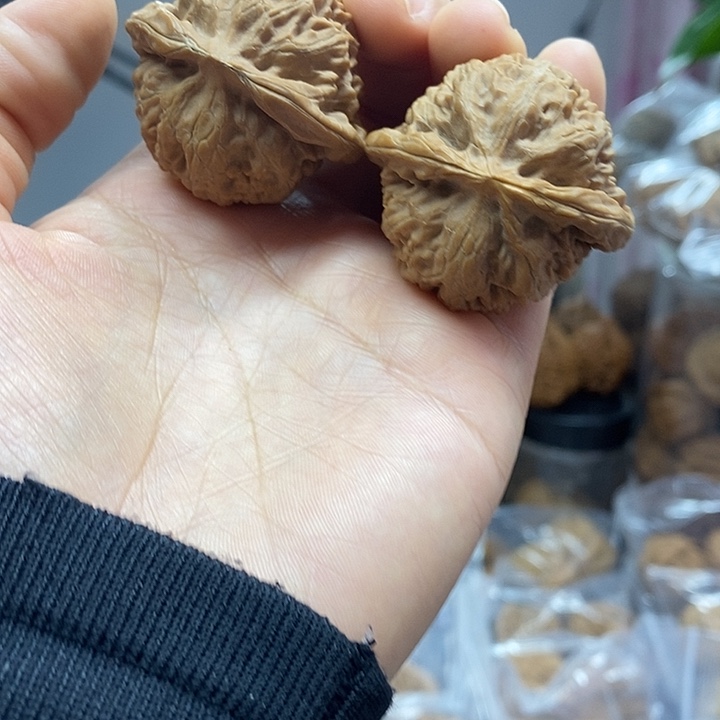 文玩核桃把件41红皮宫灯