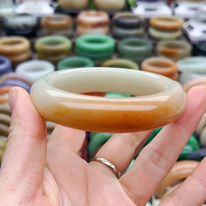 未镶嵌手镯（圆镯）石英质玉