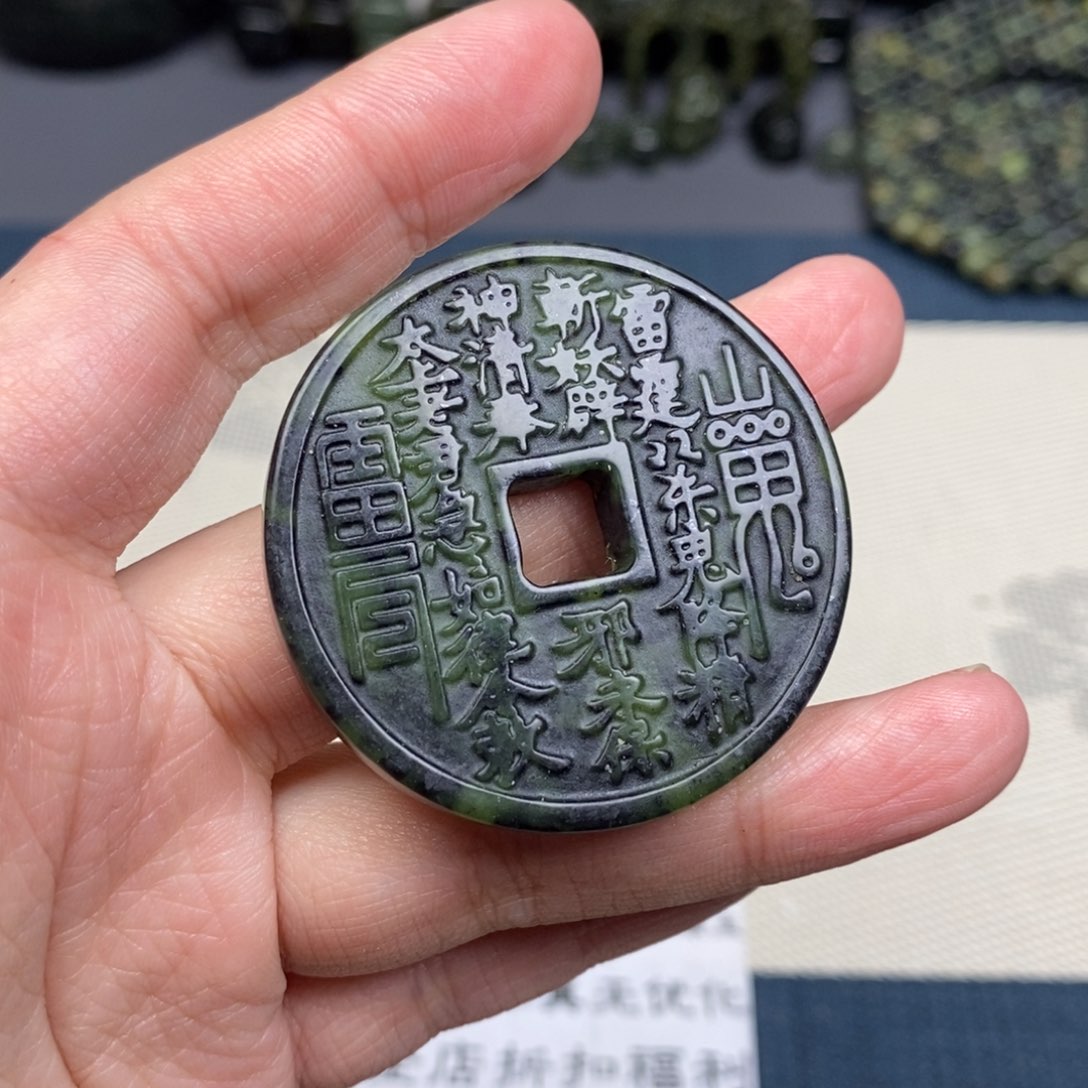 蛇纹石玉颈饰未镶嵌高冰山鬼，微瑕