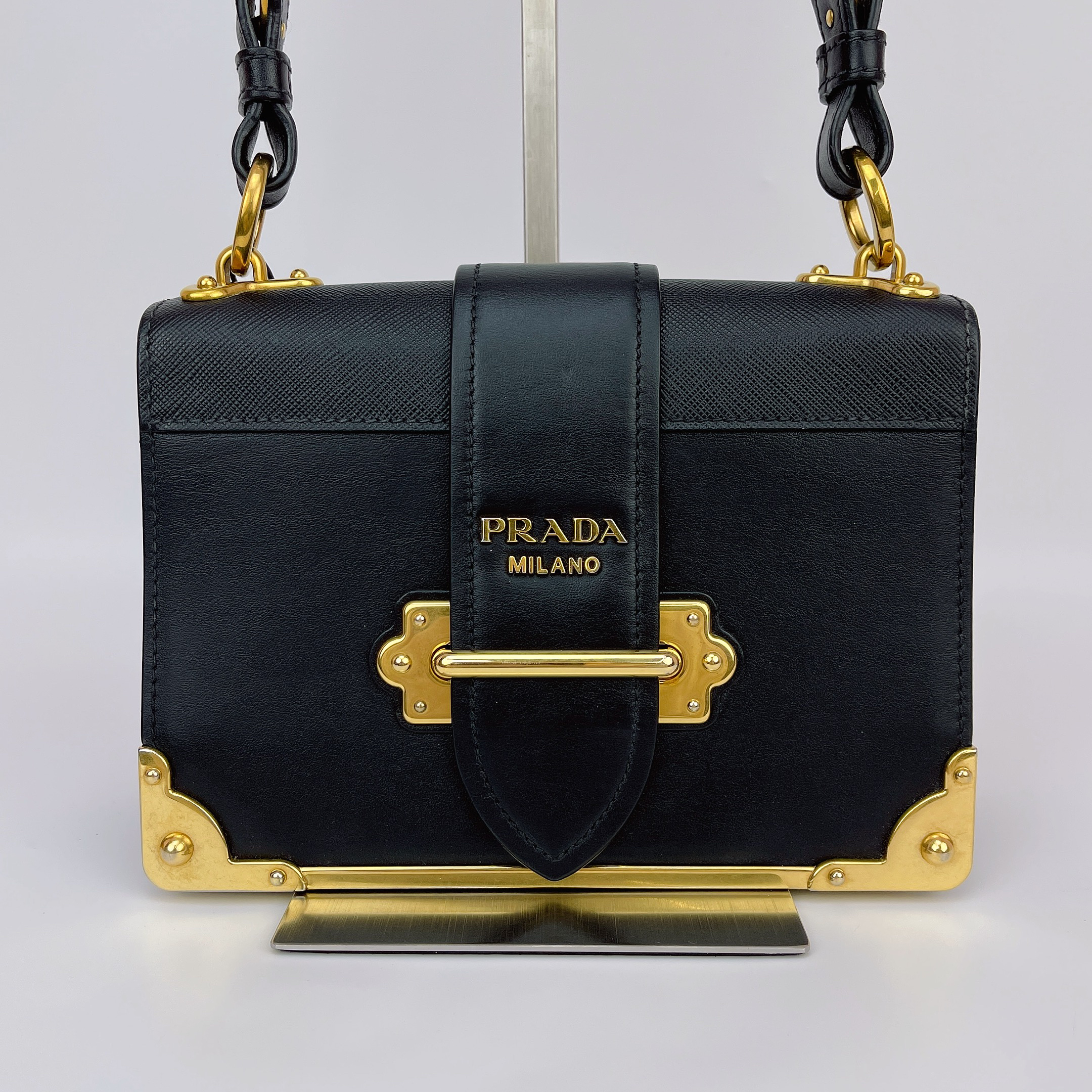 95新 Prada/普拉达 普拉达 黑色牛皮宫廷单肩包底长20 L152