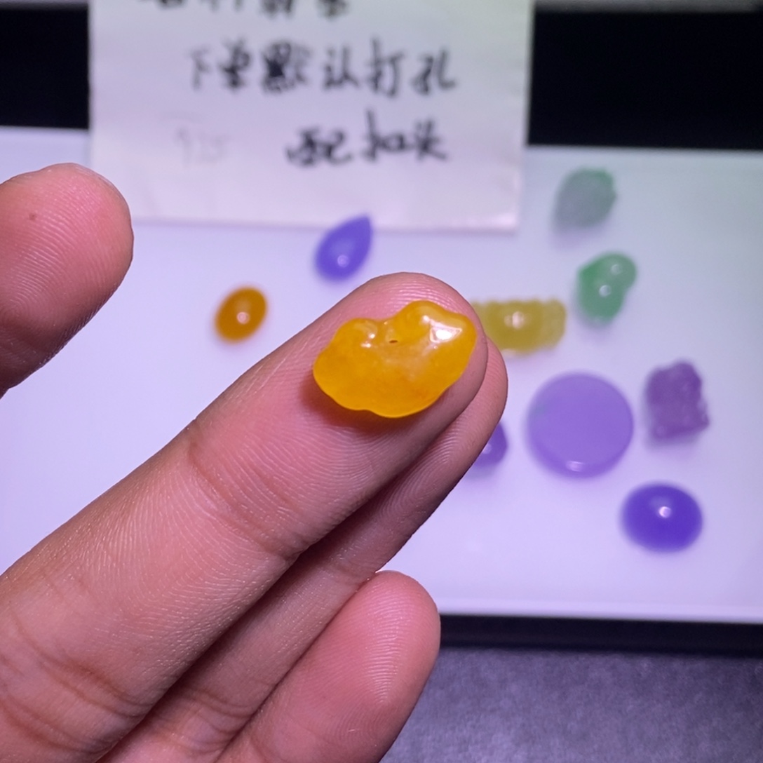 翡翠未镶嵌颈饰吊坠