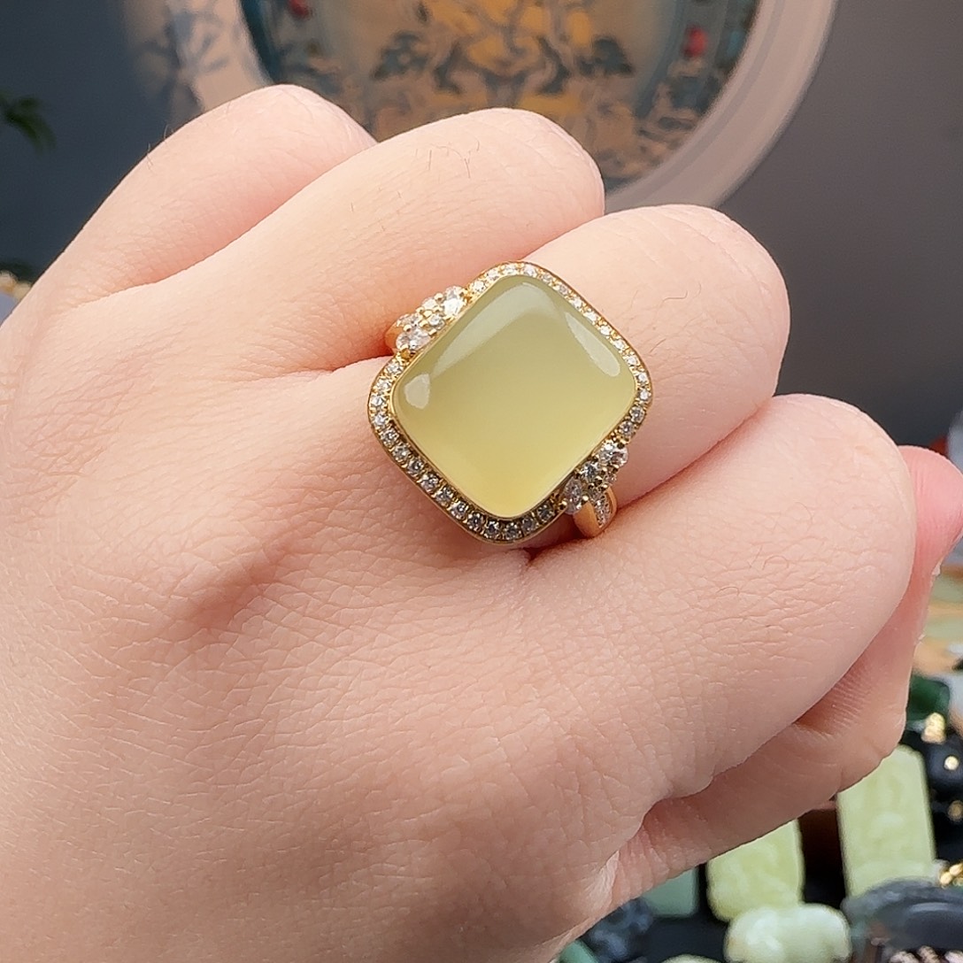 L***R和田玉未镶嵌挂件