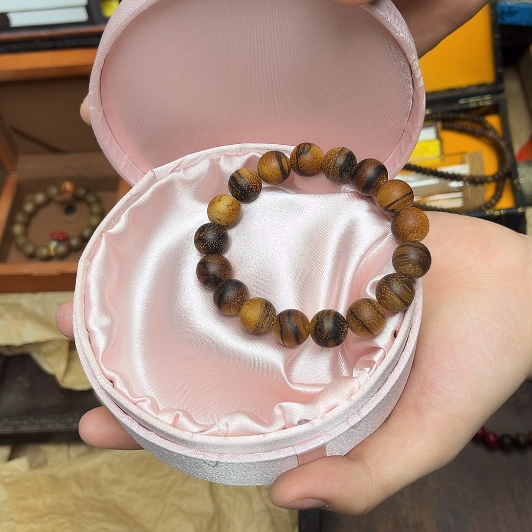 大叶紫檀（黑酸枝木类）